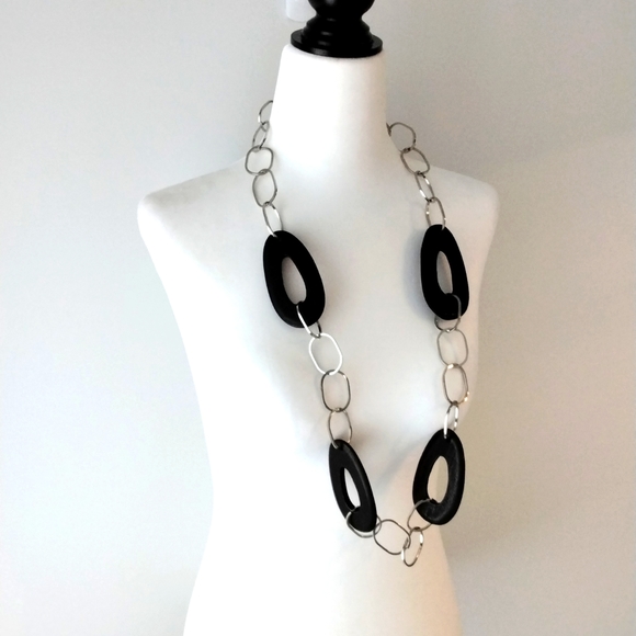 Silver and wood necklace and earrings set - Picture 2 of 7